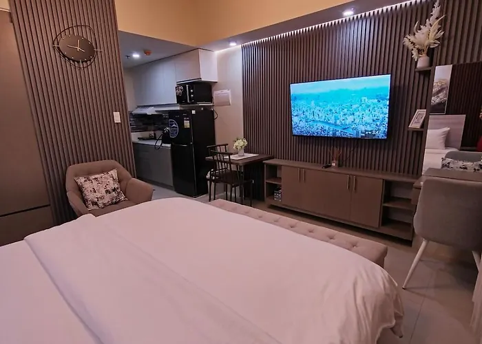 Luxury King Bed In Midtown Apartment Cebu